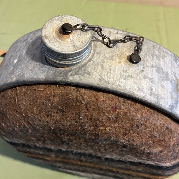 Vintage cloth covered canteen - Picture 5 of 10